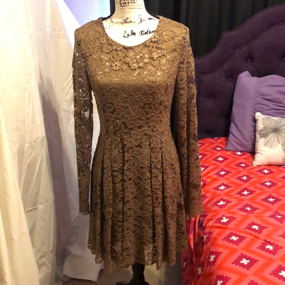Loveriche lace long small bell sleeved dress